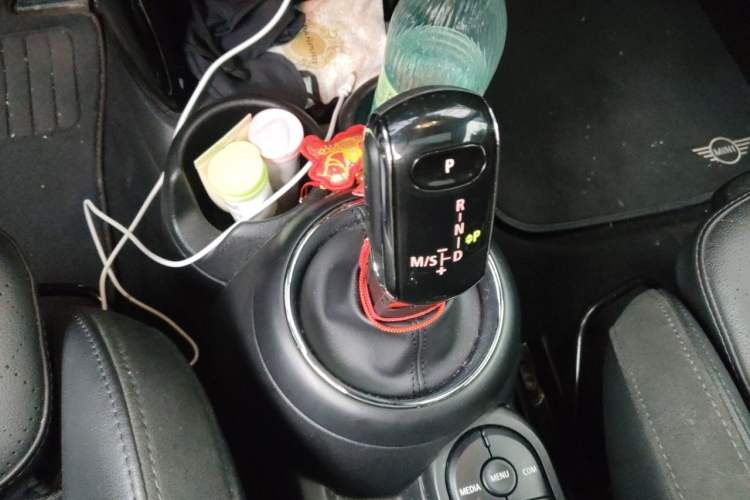 Used MINI 2018 1.5T COOPER Artist Gear Lever