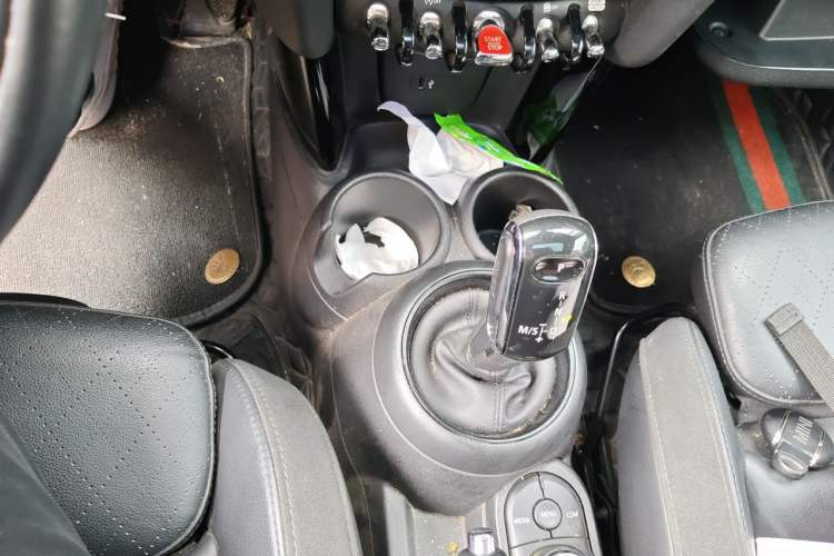 Used MINI 2018 1.5T COOPER Artist Gear Lever