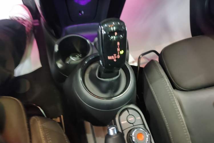 Used MINI 2018 1.5T COOPER Classic Edition Gear Lever
