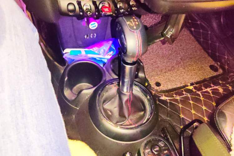 Used MINI 2018 2.0T COOPER S Classic Edition Gear Lever