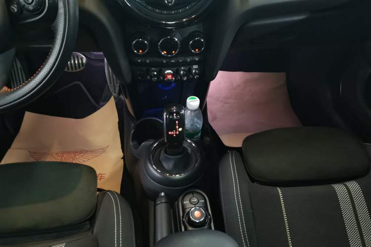Used MINI 2018 1.5T COOPER Racing Edition Five-Door Version Gear Lever