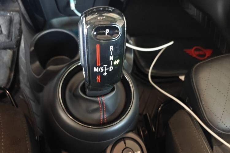 Used MINI 2018 2.0T COOPER S Classic Edition Five-Door Version Gear Lever