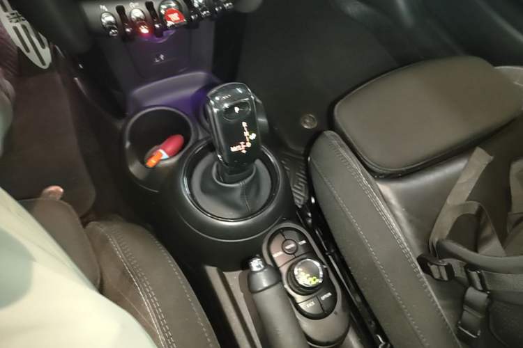 Used MINI 2018 1.5T COOPER Classic Edition Gear Lever