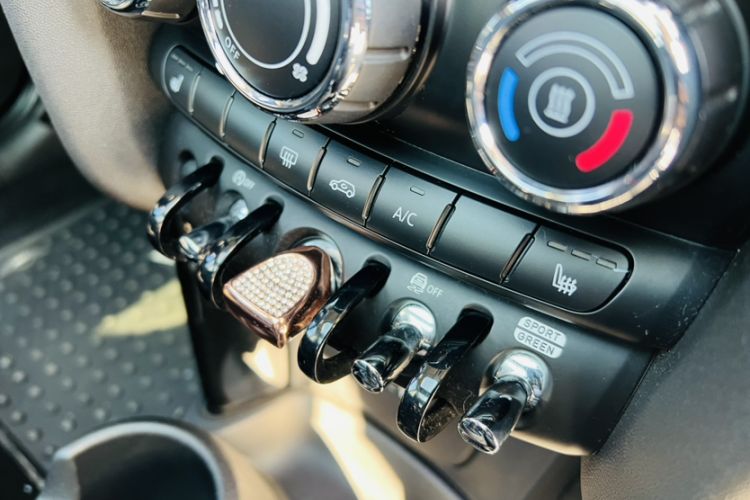 Used MINI 2018 1.5T COOPER Classic Edition Interior 2