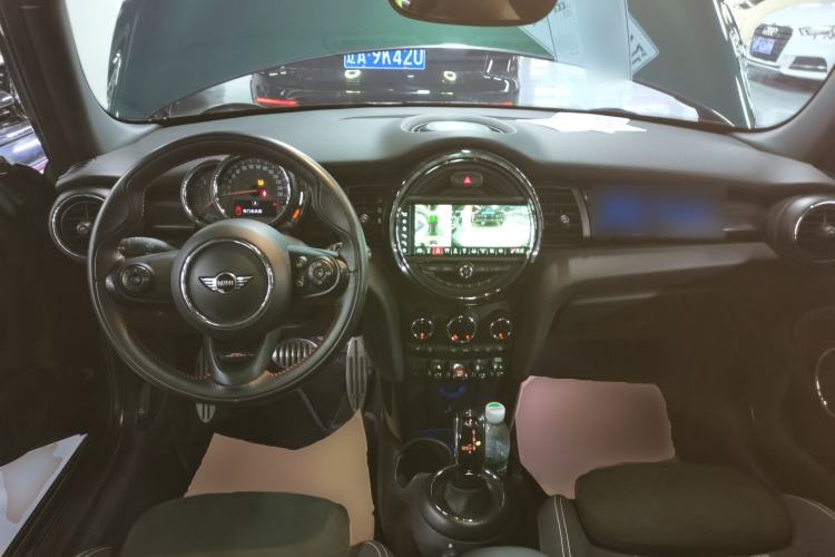 Used MINI 2018 1.5T COOPER Racing Edition Five-Door Version Interior 2