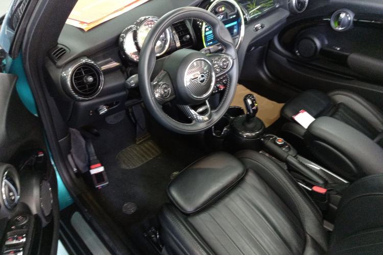 Used MINI 2018 1.5T COOPER CABRIO Artist Interior 3