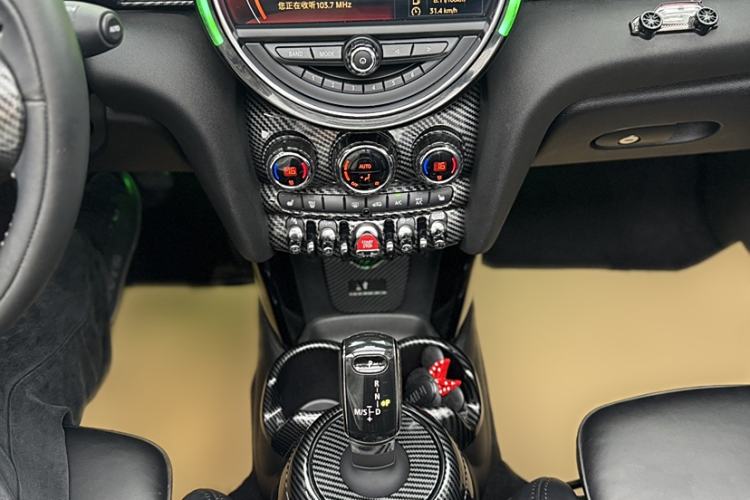 Used MINI 2018 1.5T COOPER CABRIO Artist Interior 3