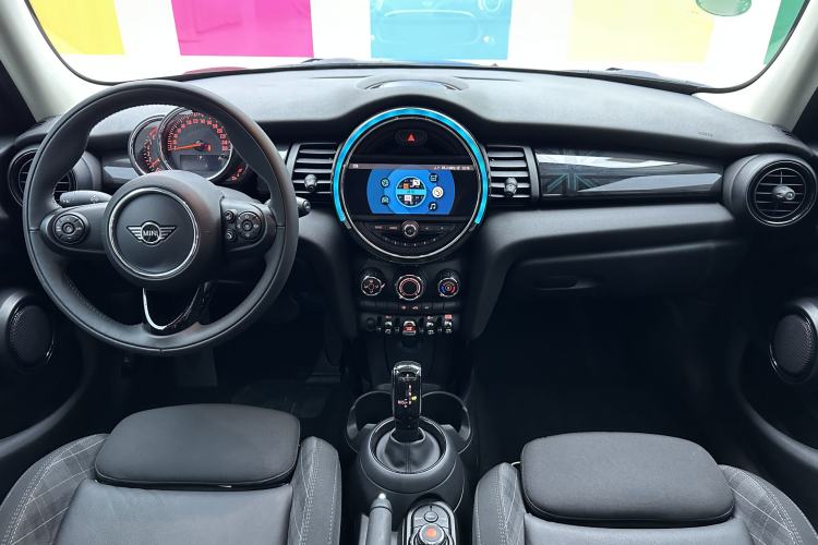 Used MINI 2018 1.5T COOPER Classic Edition Five-Door Version Interior 3