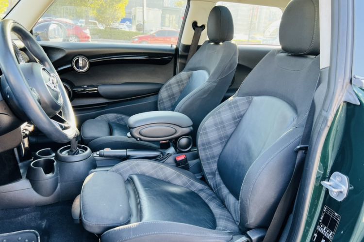 Used MINI 2018 1.5T COOPER Classic Edition Interior 3