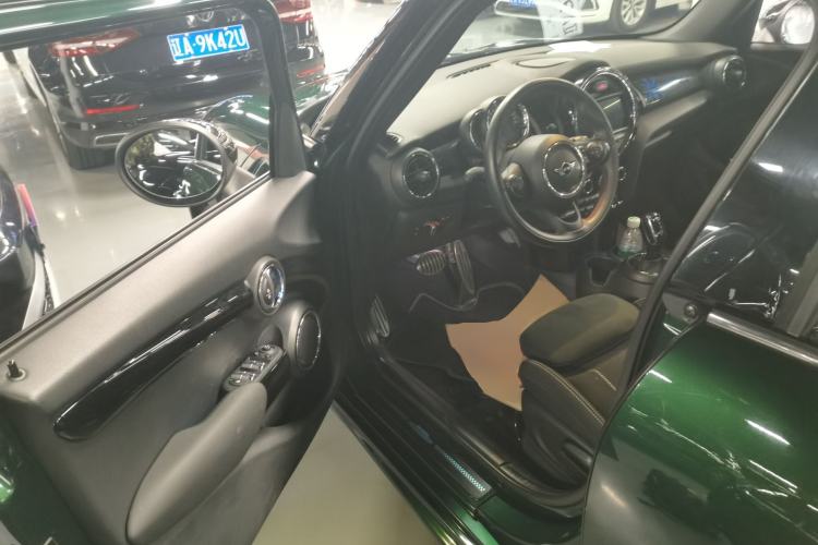 Used MINI 2018 1.5T COOPER Racing Edition Five-Door Version Interior 3