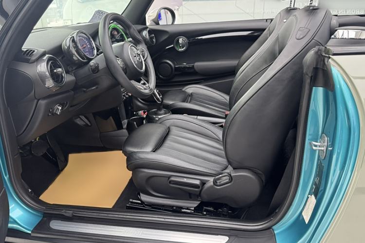 Used MINI 2018 1.5T COOPER CABRIO Artist Interior 6