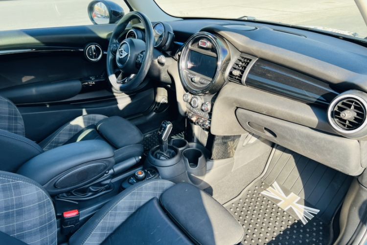 Used MINI 2018 1.5T COOPER Classic Edition Interior 6