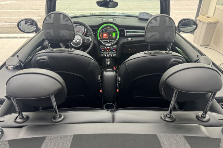Used MINI 2018 1.5T COOPER CABRIO Artist Interior 7