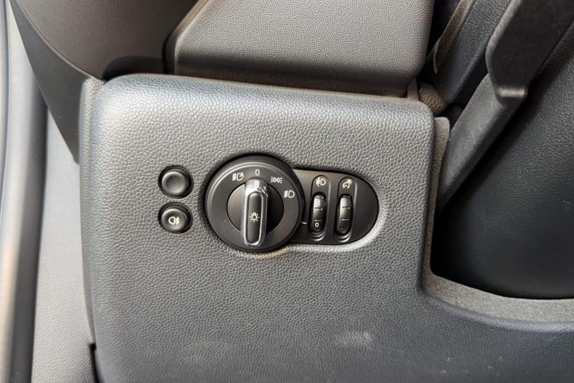 Used MINI 2018 1.5T COOPER Classic Edition Interior 7