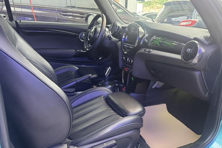 Used MINI 2018 1.5T COOPER CABRIO Artist Interior 8