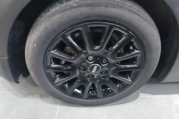 Used MINI 2018 1.5T COOPER Classic Edition Left Front Wheel Hub