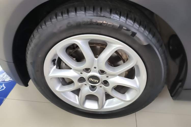 Used MINI 2018 1.5T ONE Five-Door Edition Left Front Wheel Hub