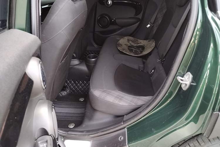 Used MINI 2018 1.5T COOPER Classic Edition Five-Door Version Left Rear Seat