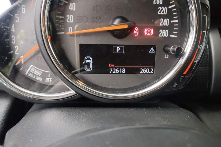 Used MINI 2018 1.5T COOPER Artist Odometer Close Up