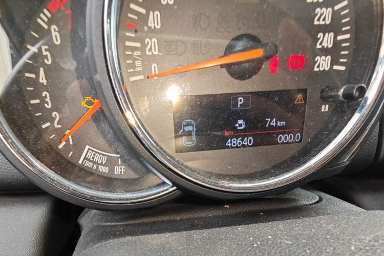 Used MINI  Odometer Close Up