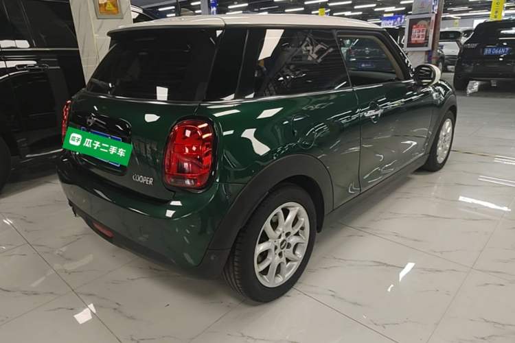 Used MINI 2018 1.5T COOPER Classic Edition Rear Right 45 Deg