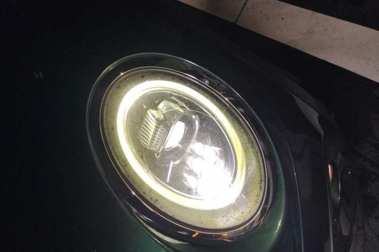 Used MINI 2018 1.5T COOPER Classic Edition Five-Door Version Right Front Headlight