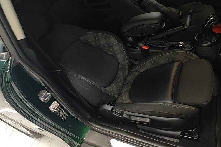 Used MINI 2018 1.5T COOPER Classic Edition Right Front Seat