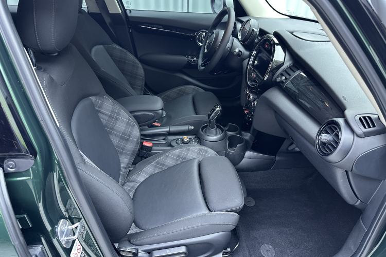 Used MINI 2018 1.5T COOPER Classic Edition Five-Door Version Right Front Seat