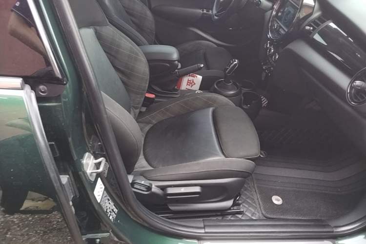 Used MINI 2018 1.5T COOPER Classic Edition Five-Door Version Right Front Seat