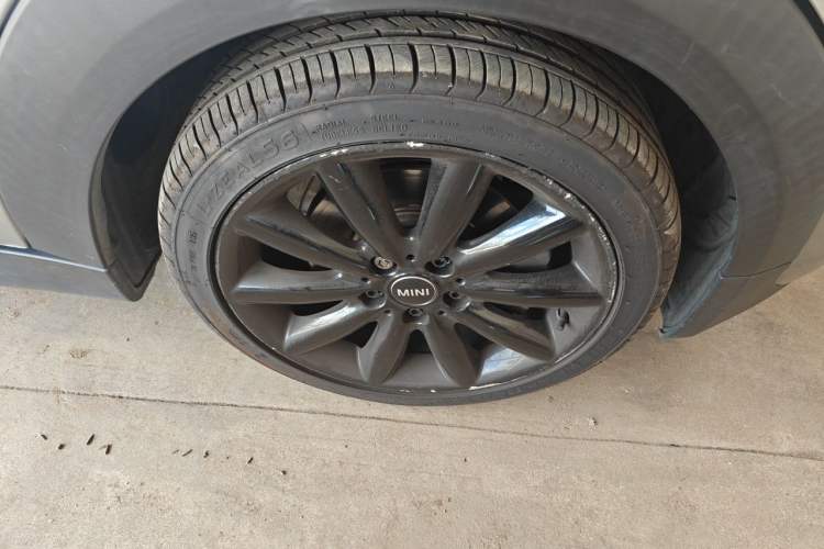 Used MINI 2018 2.0T COOPER S Classic Edition Five-Door Version Right Front Wheel Hub