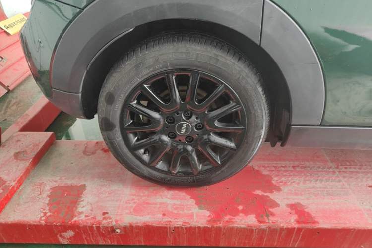 Used MINI 2018 1.5T ONE PLUS Five-Door Edition Right Rear Wheel Hub