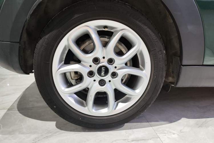 Used MINI 2018 1.5T COOPER Classic Edition Five-Door Version Right Rear Wheel Hub