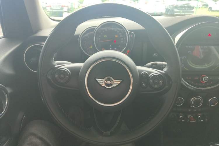 Used MINI 2018 1.5T ONE PLUS Five-Door Edition Steering Wheel