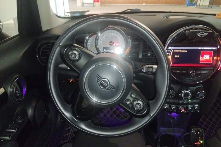 Used MINI 2018 1.5T COOPER Classic Edition Five-Door Version Steering Wheel