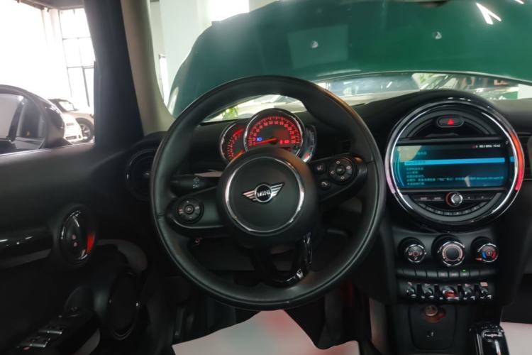 Used MINI 2018 1.5T COOPER Classic Edition Five-Door Version Steering Wheel