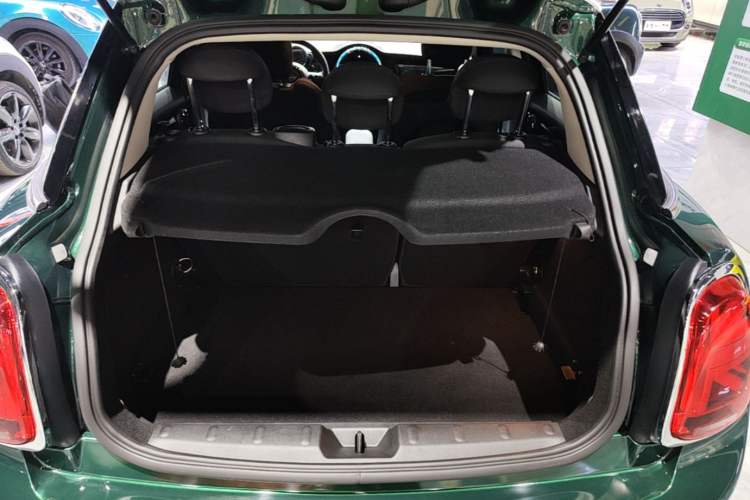Used MINI 2018 1.5T COOPER Classic Edition Five-Door Version Trunk