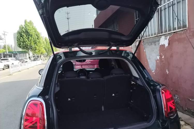 Used MINI 2018 1.5T COOPER Classic Edition Five-Door Version Trunk