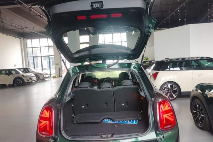 Used MINI 2018 1.5T COOPER Classic Edition Five-Door Version Trunk