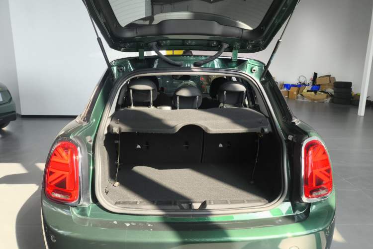 Used MINI 2018 1.5T COOPER Classic Edition Five-Door Version Trunk