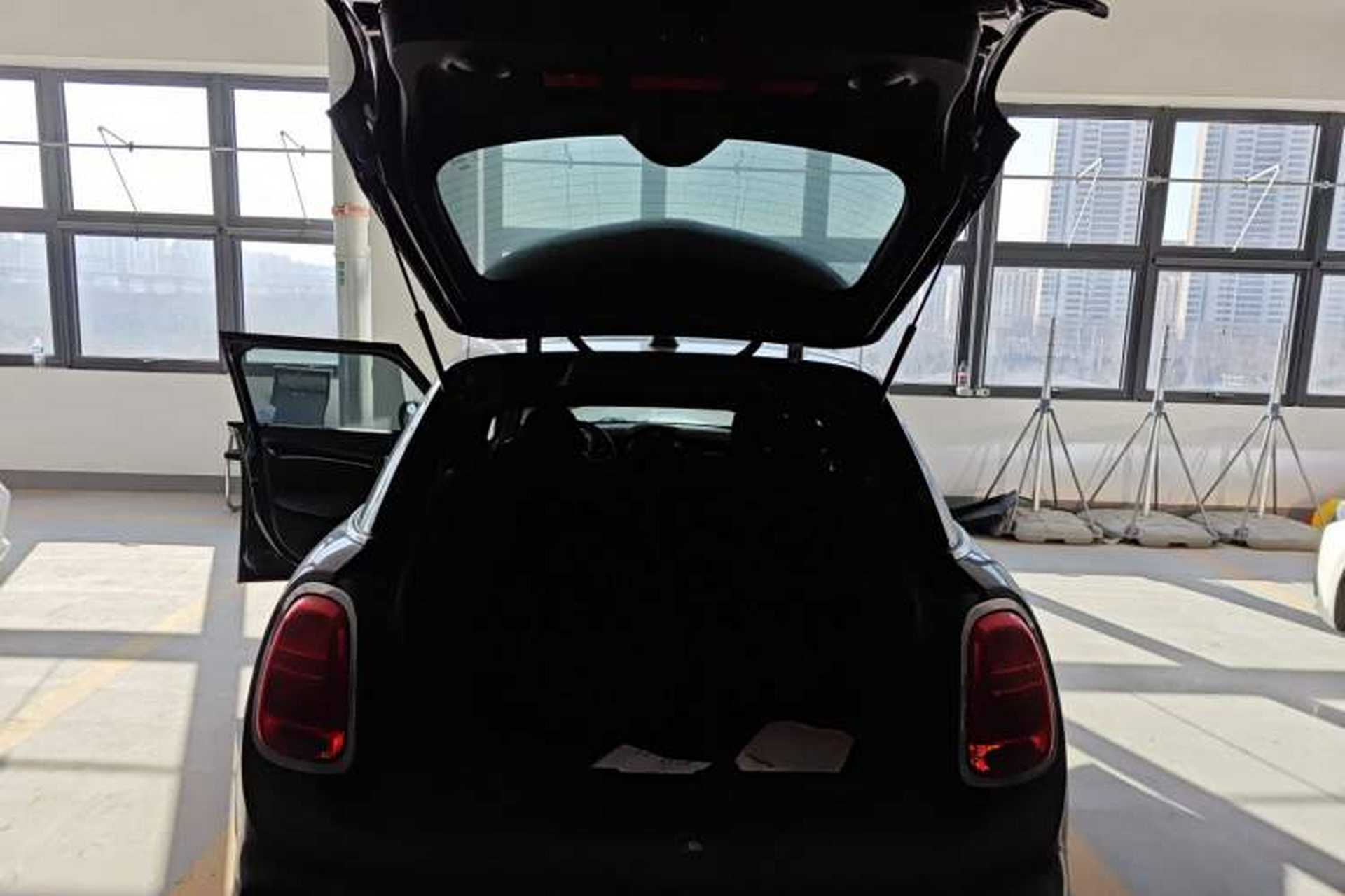 Used MINI 2018 1.5T COOPER Racing Edition Five-Door Version Trunk