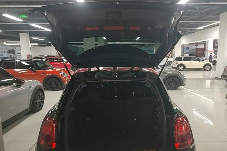 Used MINI 2018 1.5T COOPER Classic Edition Trunk