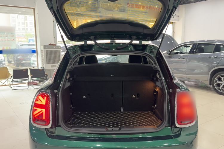 Used MINI 2018 1.5T COOPER Classic Edition Five-Door Version Trunk