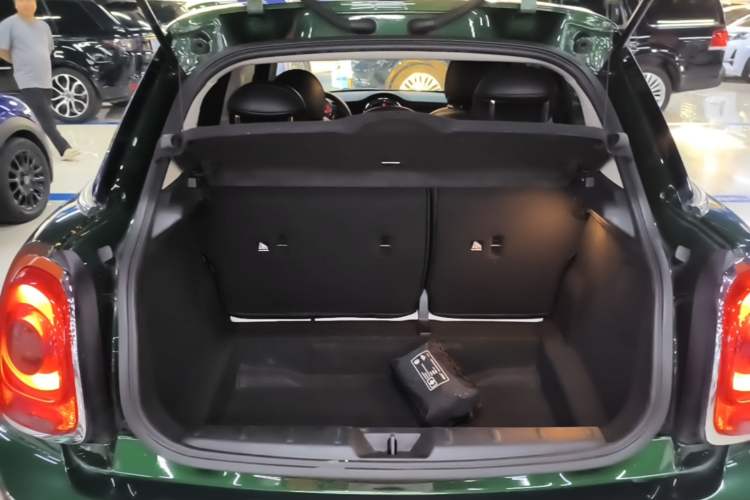 Used MINI 2018 1.5T ONE Five-Door Edition Trunk