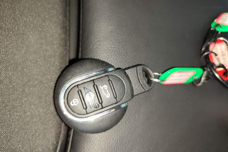 Used MINI 2018 1.5T COOPER Classic Edition Five-Door Version Vehicle Key