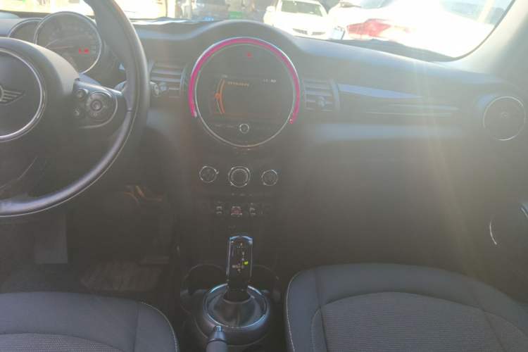 Used MINI 2018 1.5T ONE PLUS Five-Door Edition Audio And AC Panel
