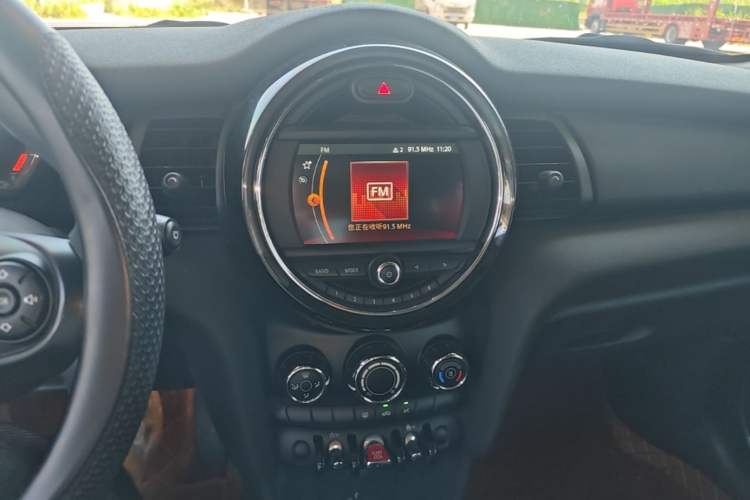 Used MINI 2018 1.5T ONE Five-Door Edition Audio And AC Panel