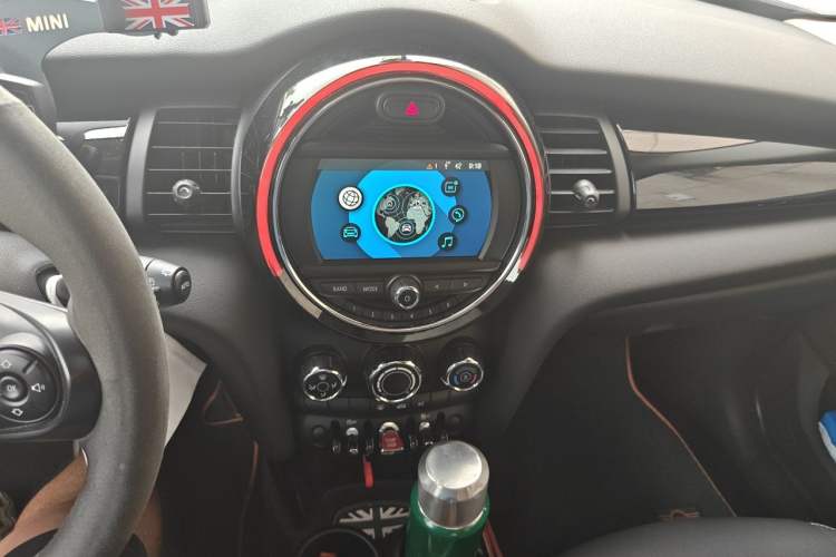 Used MINI 2018 1.5T ONE PLUS Five-Door Edition Audio And AC Panel
