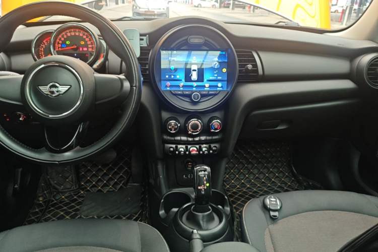 Used MINI 2018 1.5T ONE Five-Door Edition Audio And AC Panel