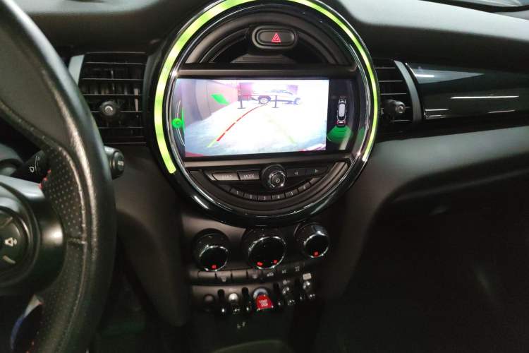 Used MINI 2018 1.5T COOPER Racing Edition Five-Door Version Audio And AC Panel