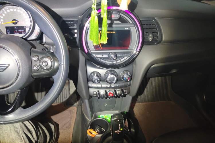 Used MINI 2018 1.5T ONE Audio And AC Panel